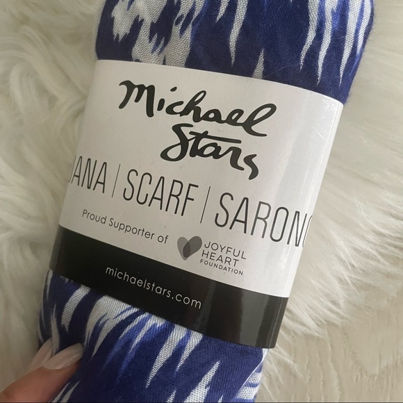 Michael Stars Blue & White Ruana Scarf Sarong NIP - Picture 5 of 5